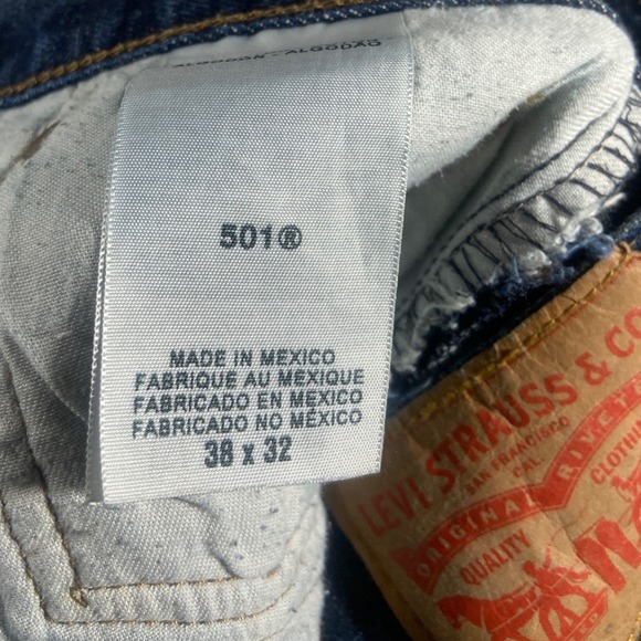 Levi's Men's 501 Jeans Original Fit Straight Button Fly Dark Wash 38x32 (37x30) - Picture 10 of 11